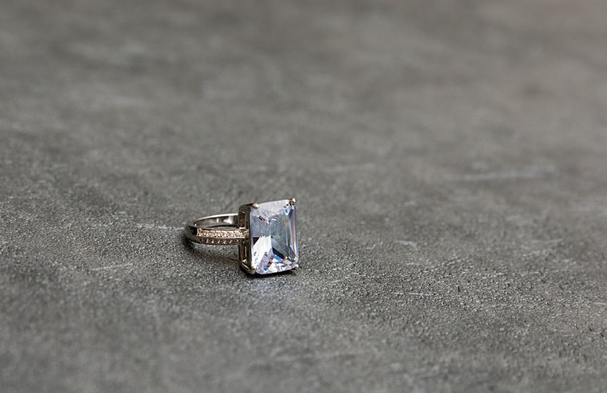 White Topaz Rings Properties and Availability at Clio Jewellery in Dubai