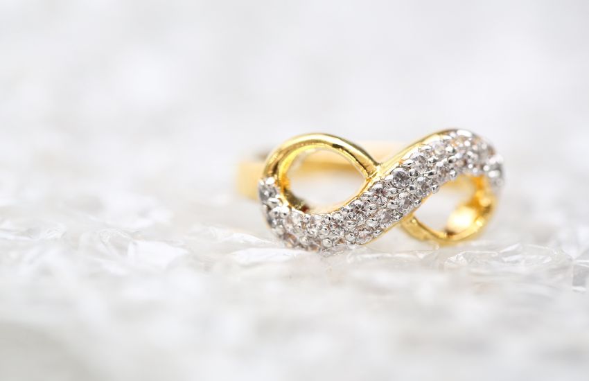 Yellow Gold Infinity Ring for Sale in Dubai by Clio Jewellery