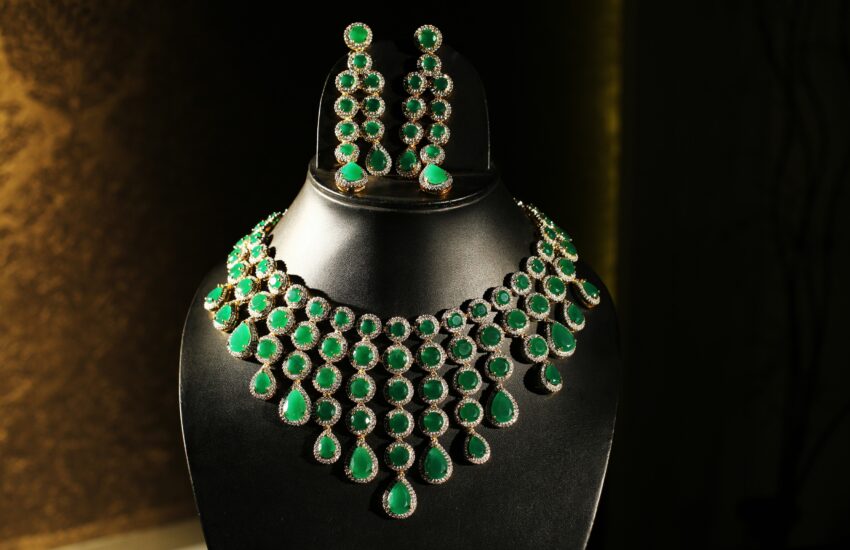 Emerald Jewellery in Dubai - Find the Best Prices at Clio Jewellery